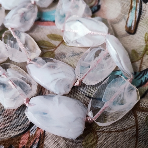 Long Vintage Faceted Swirled White Lucite Chunky Necklace Pink Knotted Cord EUC - Picture 7 of 16